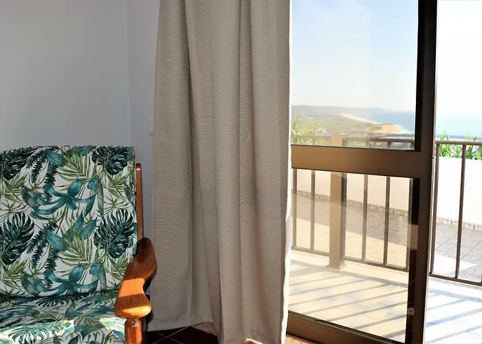 Casa Dos Passarinhos-seaview@nazare בית הארחה נאזרה