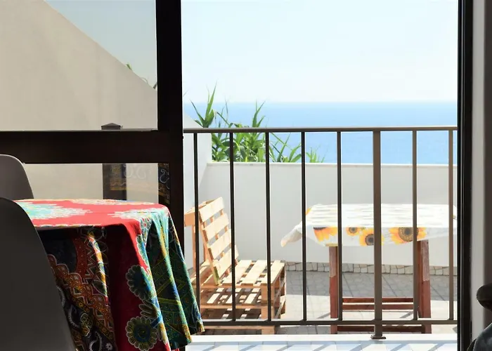 Casa Dos Passarinhos-seaview@nazare בית הארחה *