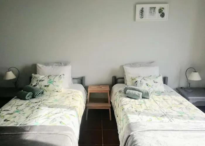 Casa Dos Passarinhos-seaview@nazare * נאזרה