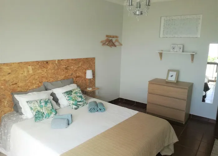 Casa Dos Passarinhos-seaview@nazare נאזרה