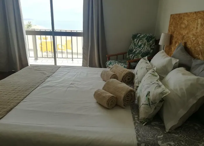 Casa Dos Passarinhos-seaview@nazare בית הארחה נאזרה